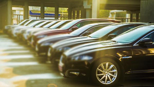 ハワイでのレンタカーの借り方 必要なものは 保険購入は必要