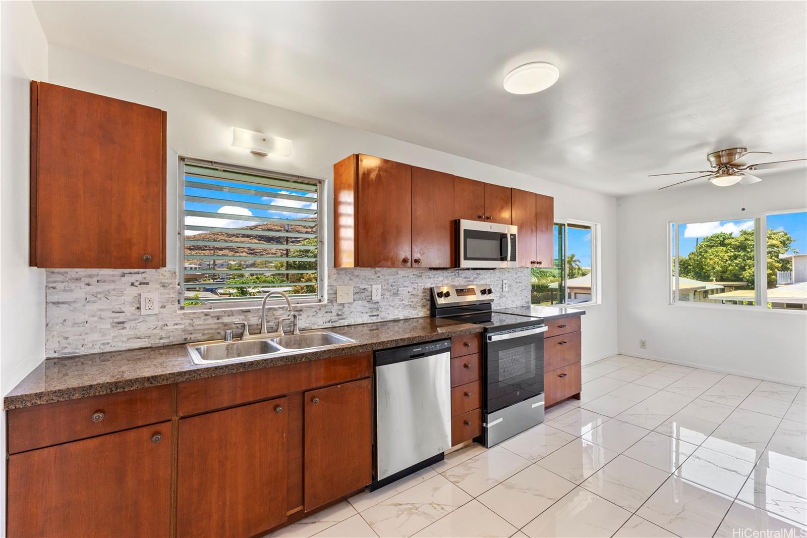 m*u様 【お値下げ不可】house on the hill Parent S/ ハワイ不動産物件｜84-949 Hana Street, Waianae HI 96792