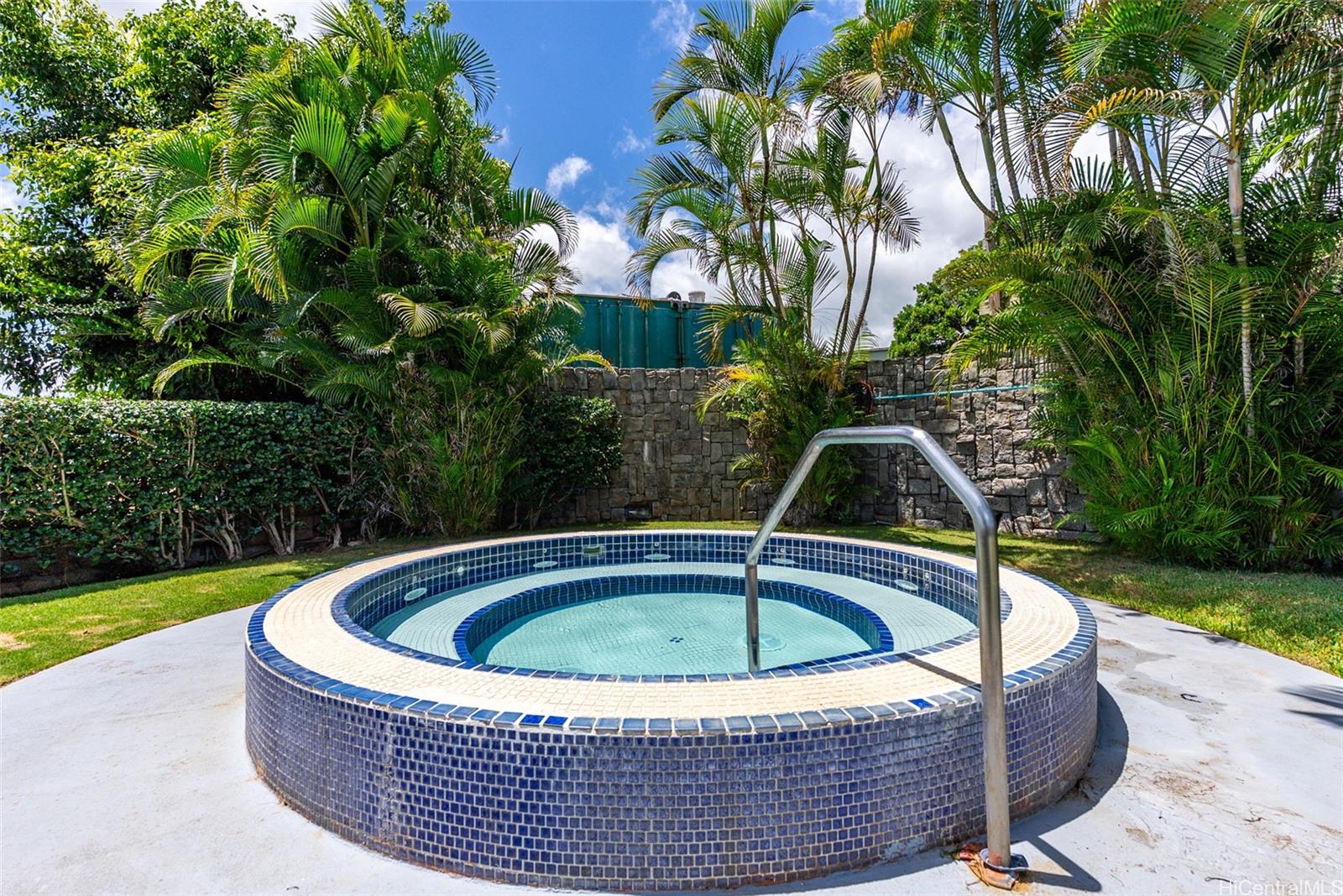 【中古】 Blue Scene In Hawaii What Was the Strange Blue Whirlpool in the Sky Over Hawaii