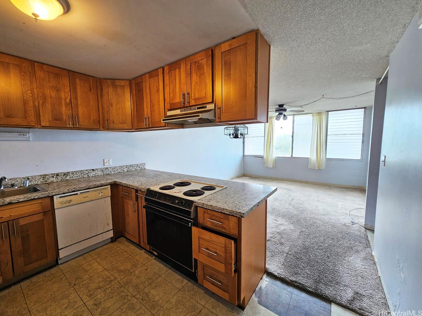 ハワイ不動産物件｜46-255 Kahuhipa Street #A201, Kaneohe HI
