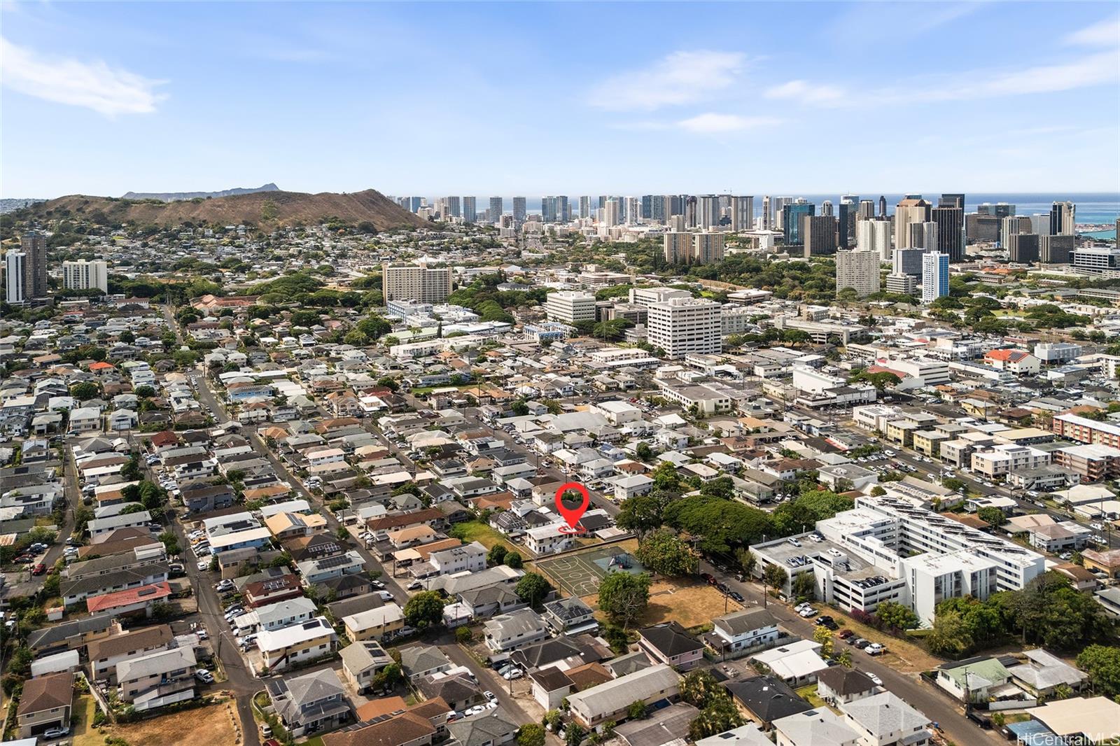 不動産投資　アメリカ不動産　ゲストハウス　Airbnb トランクルーム　17冊 ハワイ不動産物件｜628 Kunawai Lane #B, Honolulu HI 96817