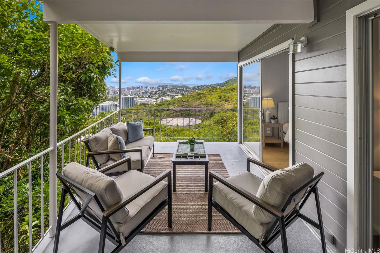 ハワイ不動産物件｜1588 St Louis Drive, Honolulu HI 96816｜ハワイに