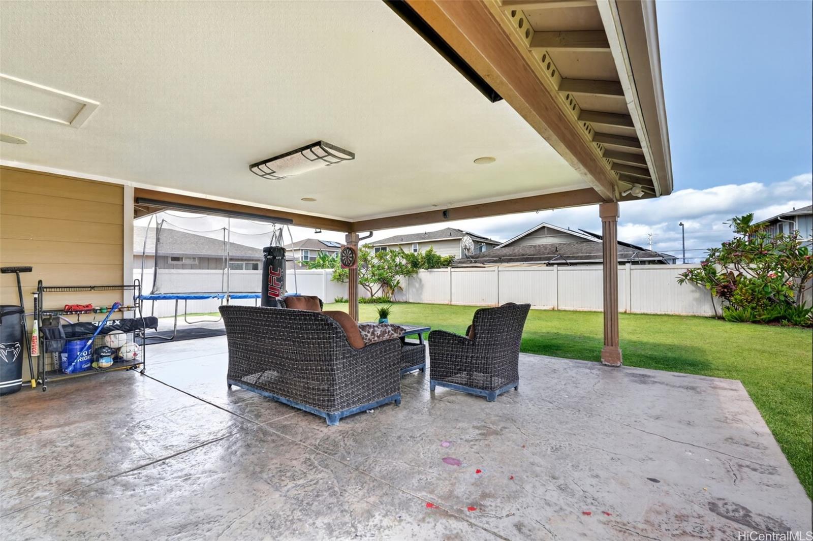 ハワイ不動産物件｜91-1141 Kealiiahonui Street, Kapolei HI 96707