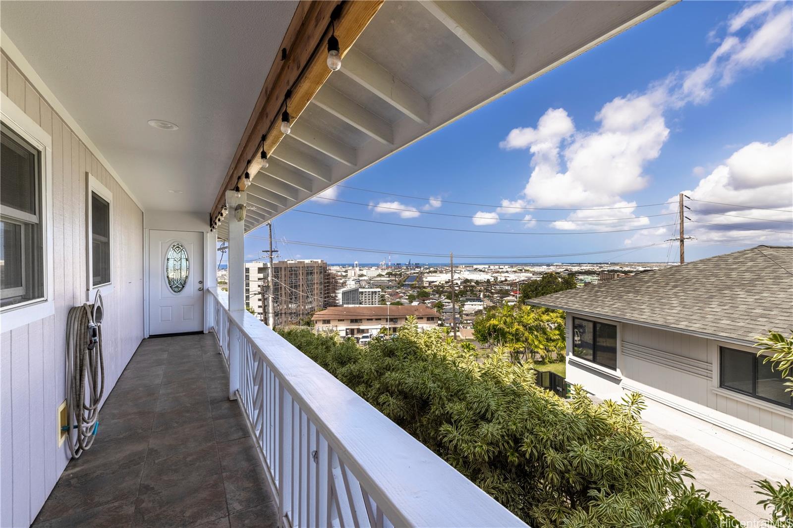 ハワイ不動産物件｜1118 Hala Drive, Honolulu HI 96817｜ハワイに住む