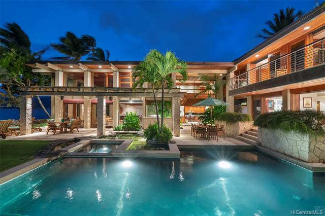 ハワイ売り出し中の別荘物件 ハワイカイの海に面したホテルのような豪邸